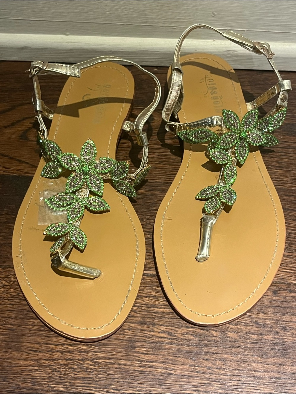 Gold&Gold Embellished Green Leaf T-Strap Sandals - Women